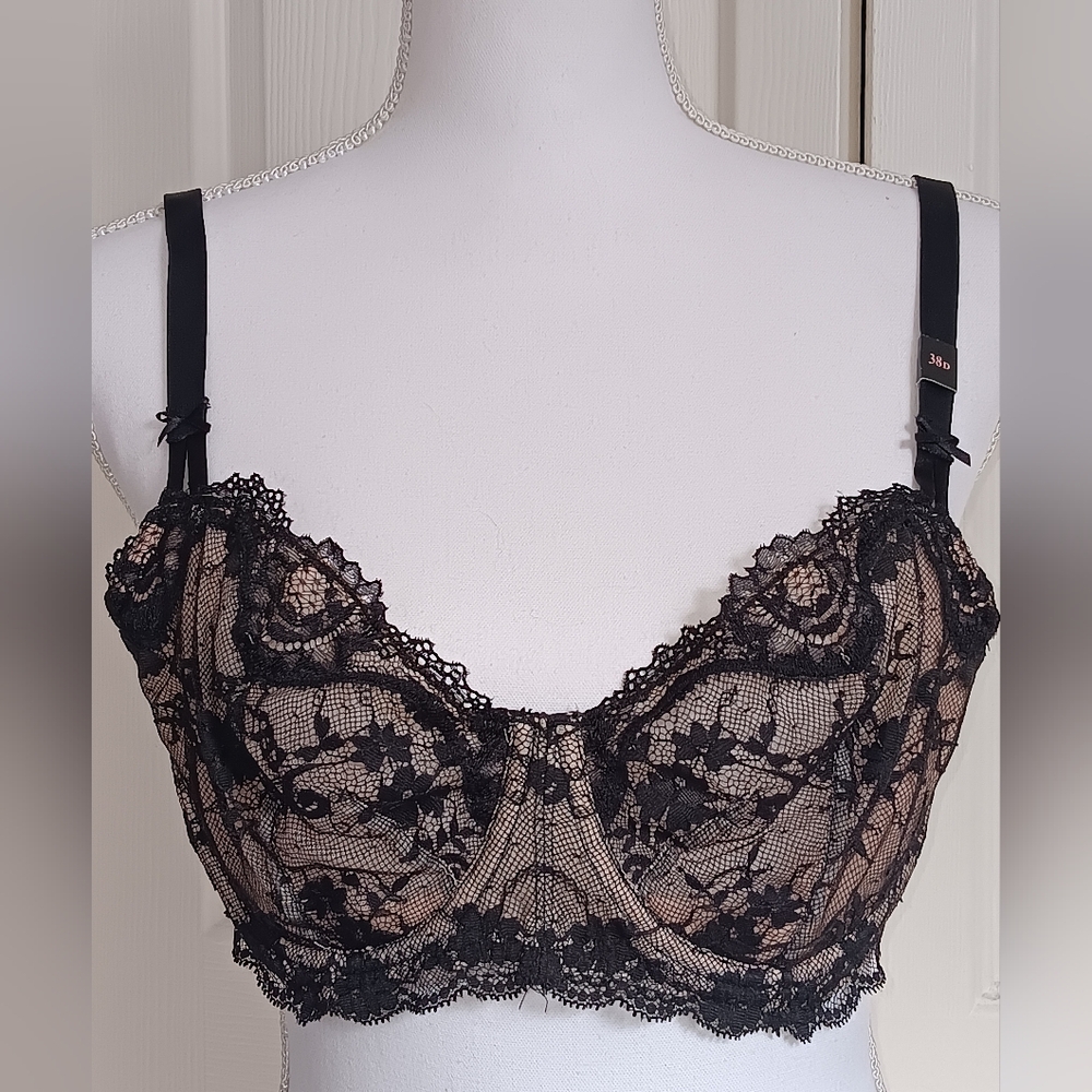 Victoria's Secret Dream Angels Black Lace Push-Up Bra. 38D. NWOT